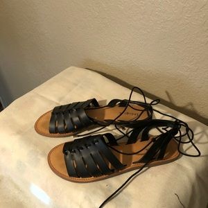 Indigo woman’s sandals black.
